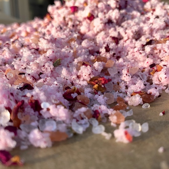 Small Batch Rosé Bath Salts 🌹 12oz - Picture 2 of 5